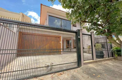 Sobrado de 3 dormitórios com uma suíte com piscina no bairro mont serrat