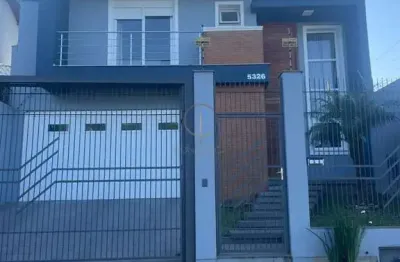 Sobrado à venda em Canoas, São José - Piso laminado, porcelanato e gás central