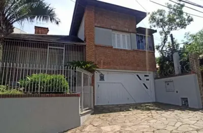 Sobrado com 3 dormitórios, sendo 1 suíte - centro de canoas/rs.