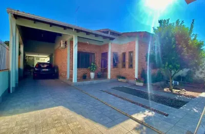 Casa térrea com 4 dormitórios ( duas suítes )  e piscina no igara