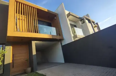 Sobrado 03 dormitórios, sendo 01 suíte e closet, piso aquecido nos banheiros e  persianas automatizadas 02 vagas para veículos, no bairro igara