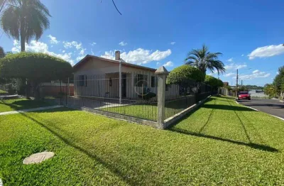 Casa à venda na Rua Jataí, 76, Igara, Canoas