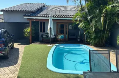 Casa de 2 dormitórios e sobrado de 2 dormitórios no bairro niterói