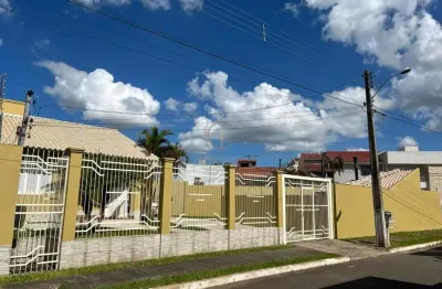 Casa com 3 dormitórios e piscina, no moinhos de vento, em canoas