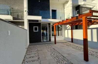 Sobrado 03 dormitórios , sendo 01 suíte com closet , todos os quartos com varanda e um enorme pátio nos fundos de 49,87m2 privativos.