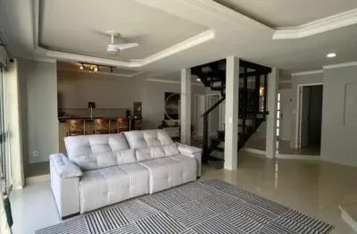 Casa 03 dormitórios, sendo 02 suítes, closet, sacada, piscina, garagem para 02 veículos e pátio  no bairro harmonia