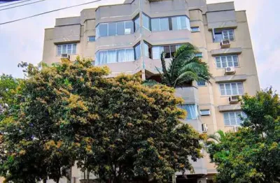 Cobertura 03 dormitórios , sendo 01 suite, lareira, churrasqueira, sacada e acesso ao andar superior pelo elevador, 01 vaga fechada para veículo -centro