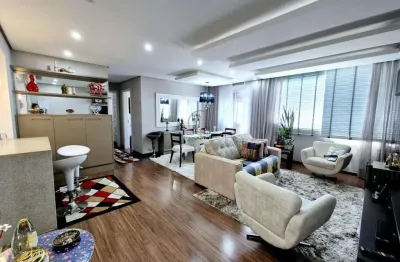 Apartamento com 3 dormitórios , 1 suíte  , 2 vagas cobertas no moinhos de vento