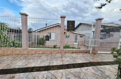 Casa 03 dormitórios , 02 vagas para veículos e anexo nos fundos