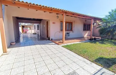 Casa terrea semi mobiliada com 02 dormitórios, edícula, piscina e 3 vagas de garagens no bairro estância velha