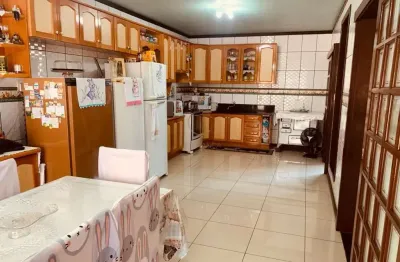 Casa à venda na Avenida Dezessete de Abril, SETOR 6,, Guajuviras, Canoas