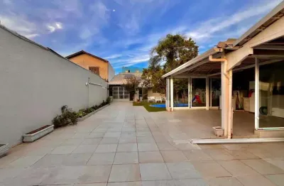 Casa 02 dormitórios sendo 02 suites e piscina bairro mathias velhos canoas rs .