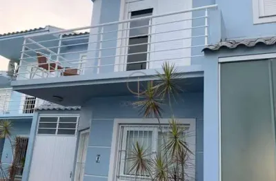 Sobrado em condomínio, 02 dormitórios, sendo 02 suítes, 01 sótão e 01 vaga para veículo no bairro fatima