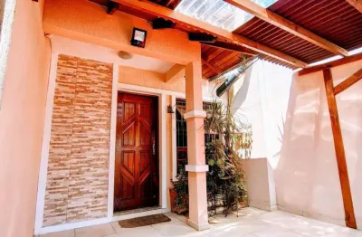 Sobrado 02 dormitórios, 02 vagas para veículos no bairro são josé