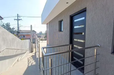 Casa nova de 02 dormitórios com suíte e duas vagas de garagens cobertas no bairro olaria