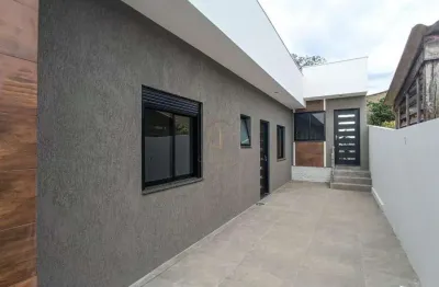 Casa nova de 02 dormitórios com suíte e duas vagas de garagens cobertas no bairro olaria