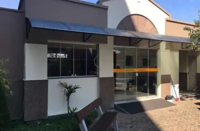 Apartamento térreo  com  01 dormitório  e 01 vaga escriturada para veículo