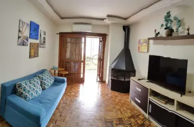 Apartamento com 02 dormitórios, no centro, em canela/rs