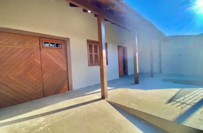 Casa térrea com 2 dorm-suíte- piscina - no guajuviras