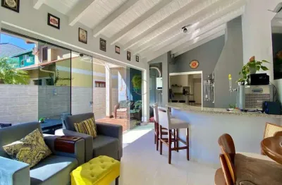 Sobrado com 3 dorm-suíte em condominio - área gourmet - piscina