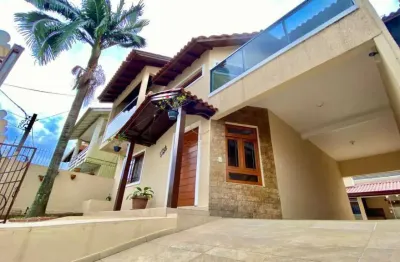 Sobrado com 3 suítes - home-office- piscina - área gourmet no moinhos de vento