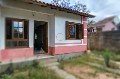 Casa à venda em canoas, olaria - churrasqueira, sala de estar e jardim