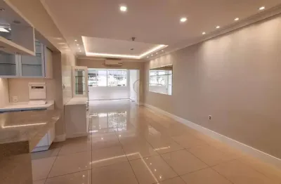 Apartamento todo reformado e semi mobiliado, com vaga de garagem coberta à venda no centro de canoas!