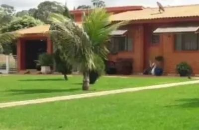 Casa de alto padrão em condomínio na cidade de águas de santa bárbara.