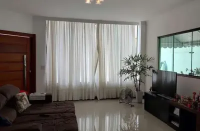 Casa triplex 4 quartos sendo 2 suítes em colina de laranjeiras