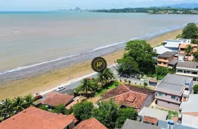 Casa de frente para o mar de 04 quartos com 02 suítes na praia central de anchieta