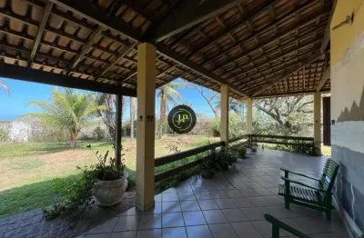Casa de frente para o mar de 04 quartos com 02 suítes na praia central de anchieta