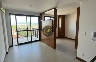 Studio com armários modulados e lazer completo na mata da praia