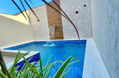 Casa  com piscina privativa e espaço gourmet para curtir momentos inesquecíveis com a família!