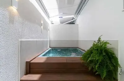 Garden com piscina. Em localização familiar e bucólica, 6 minutos ao metrô ou praia