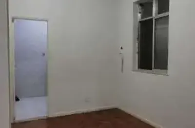 Confortável apto para morar ou investir. Aceita financiamento, no coração da cidade