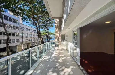Excelente apartamento duplex com ar de casa. na quadra da praia, com vista lateral mar
