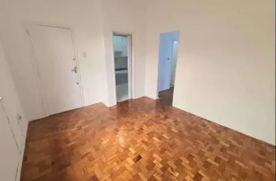 Junto ao shopping rio , 5 minutos da mureta. sala e quarto original