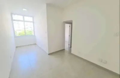 Junto ao coração de ipanema. apto fundos silencioso, e vista livre. vaga demarcada