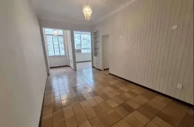 Oportuno apto, em uma das melhores ruas de copacabana. 3qtos,1 suíte, depend e vaga escritura