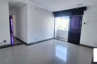 Excelente apto junto ao clube fluminense, e fácil acesso ao flamengo.2 qtos silencioso e c-varanda e vaga