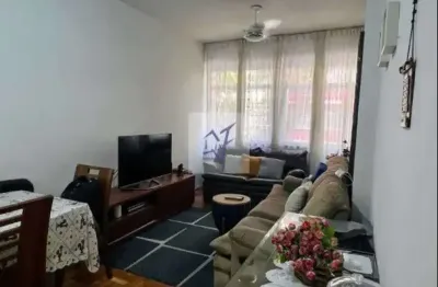 Oportunidade única. junto ao metrô largo do machado, e uma quadra da praia.3 qtos com vaga