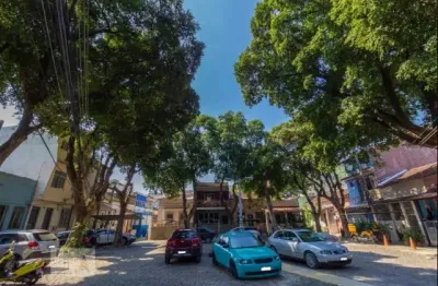 Imperdível oportunidade junto ao coração do Engenho Novo. 4 minutos a estação de trem. Ótimo espaço e garagem