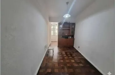 Apartamento 2qtos com vaga em andar alto. na cobiçada 5 de julho