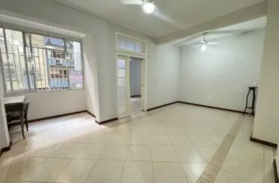 Transversal nobre do Flamengo, Quadra da praia. Sala ampla, 3 Quartos (1 Suíte) e 1 vaga escritura