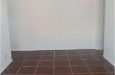 Apto oportuno à venda, em transversal junto a praça saens pena. Sala ampla, 3 qtos, dep e vaga escritura. De 650.000 por $530mil