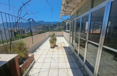 COBERTURA Oportuna, em área nobre do Grajaú. 2 Salas amplas, 3Qtos (1 suíte), 2 Vagas e amplo terraço.