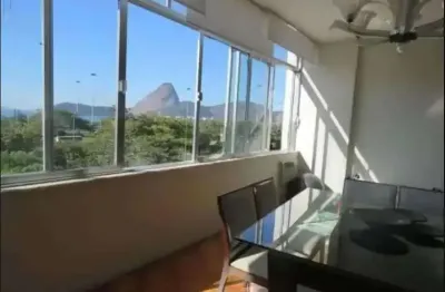 Amplo apartamento na praia do Flamengo. Frontal mar, modernizado. Amplo salão com vista panorâmica