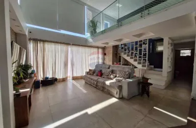 Casa espetacular de 337 m² e vista panorâmica à venda na Tijuca com 3 quartos e edícula.
