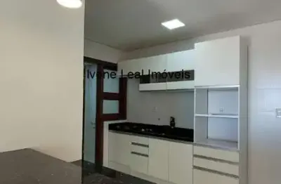Apartamento no centro da cidade com 02 dormitórios, sendo uma suíte, elevador e terraço privativo. semi-novo. santo ângelo- rs