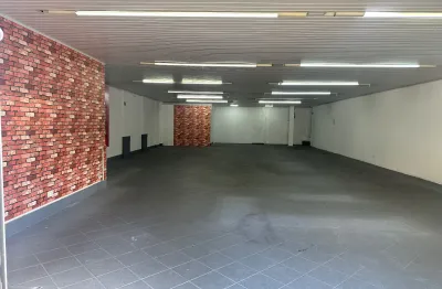 Excelente loja com 200 mts , área central , grande fluxo de pessoas.